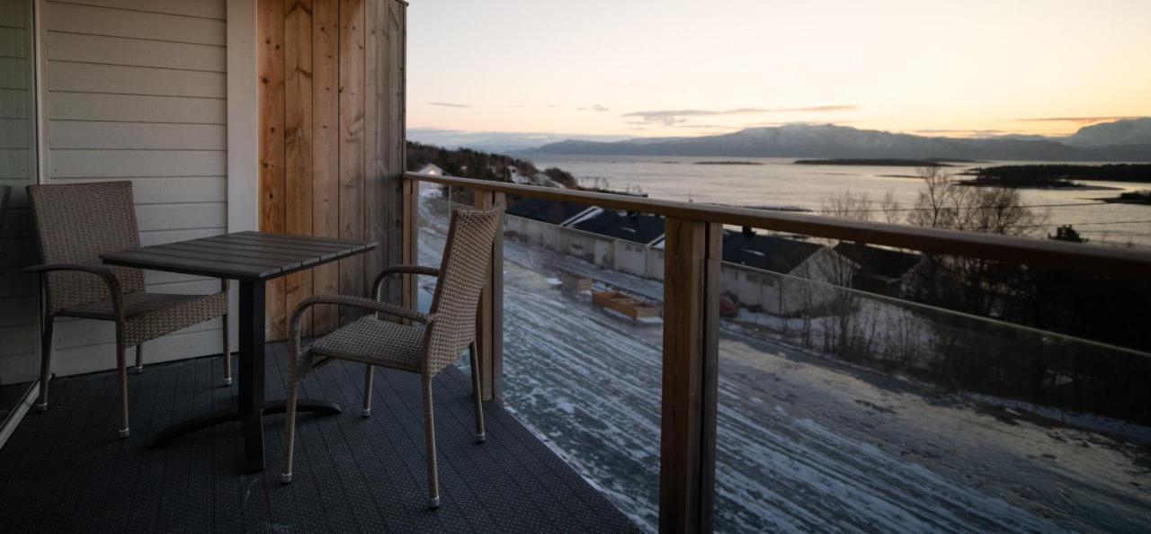 Destination Senja - Stonglandseidet Apartment Bagian luar foto