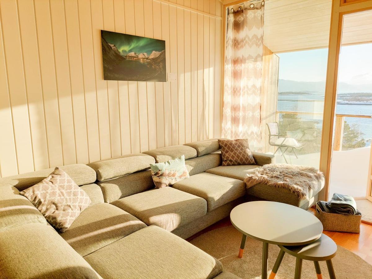 Destination Senja - Stonglandseidet Apartment Bagian luar foto