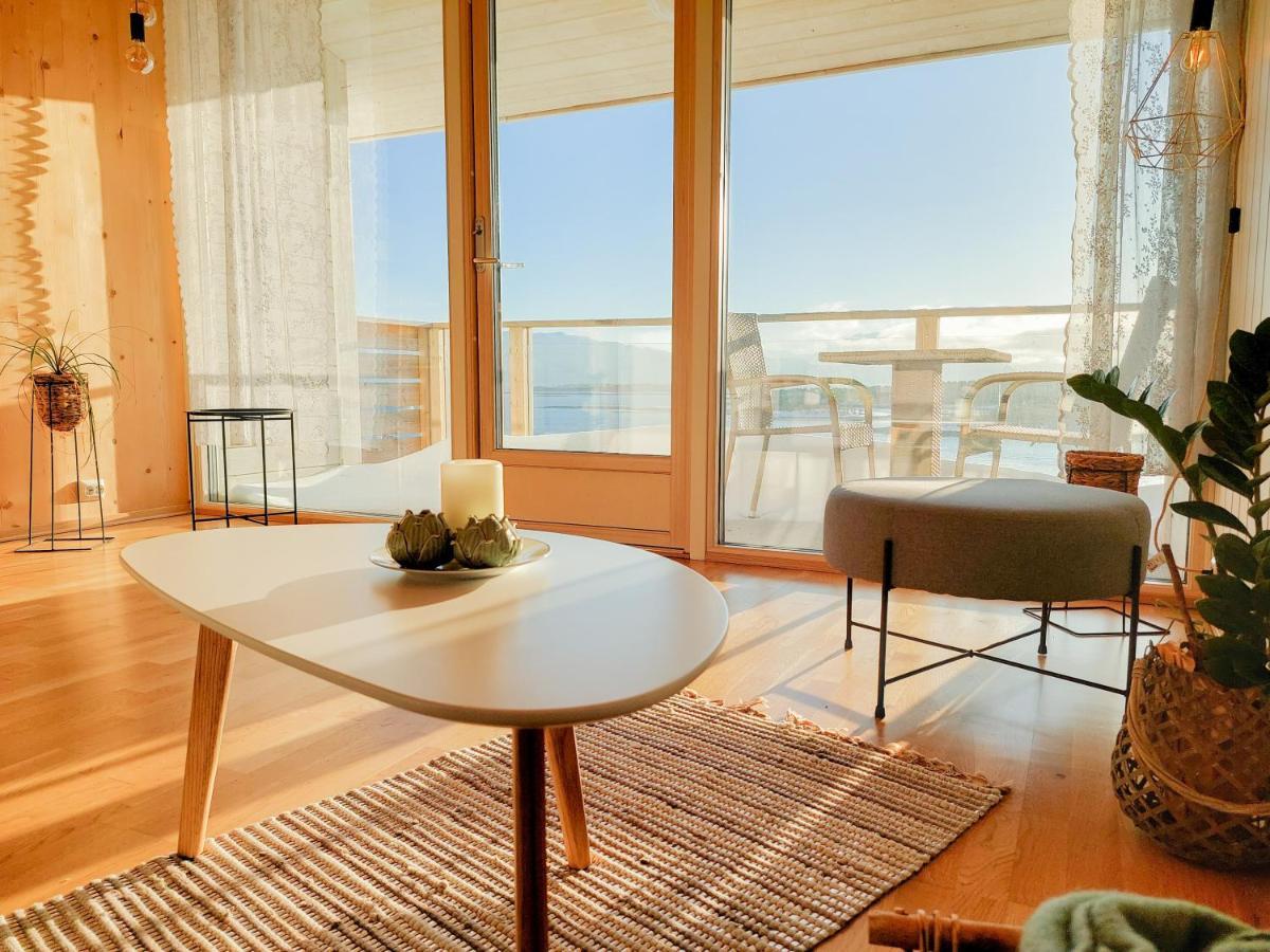 Destination Senja - Stonglandseidet Apartment Bagian luar foto