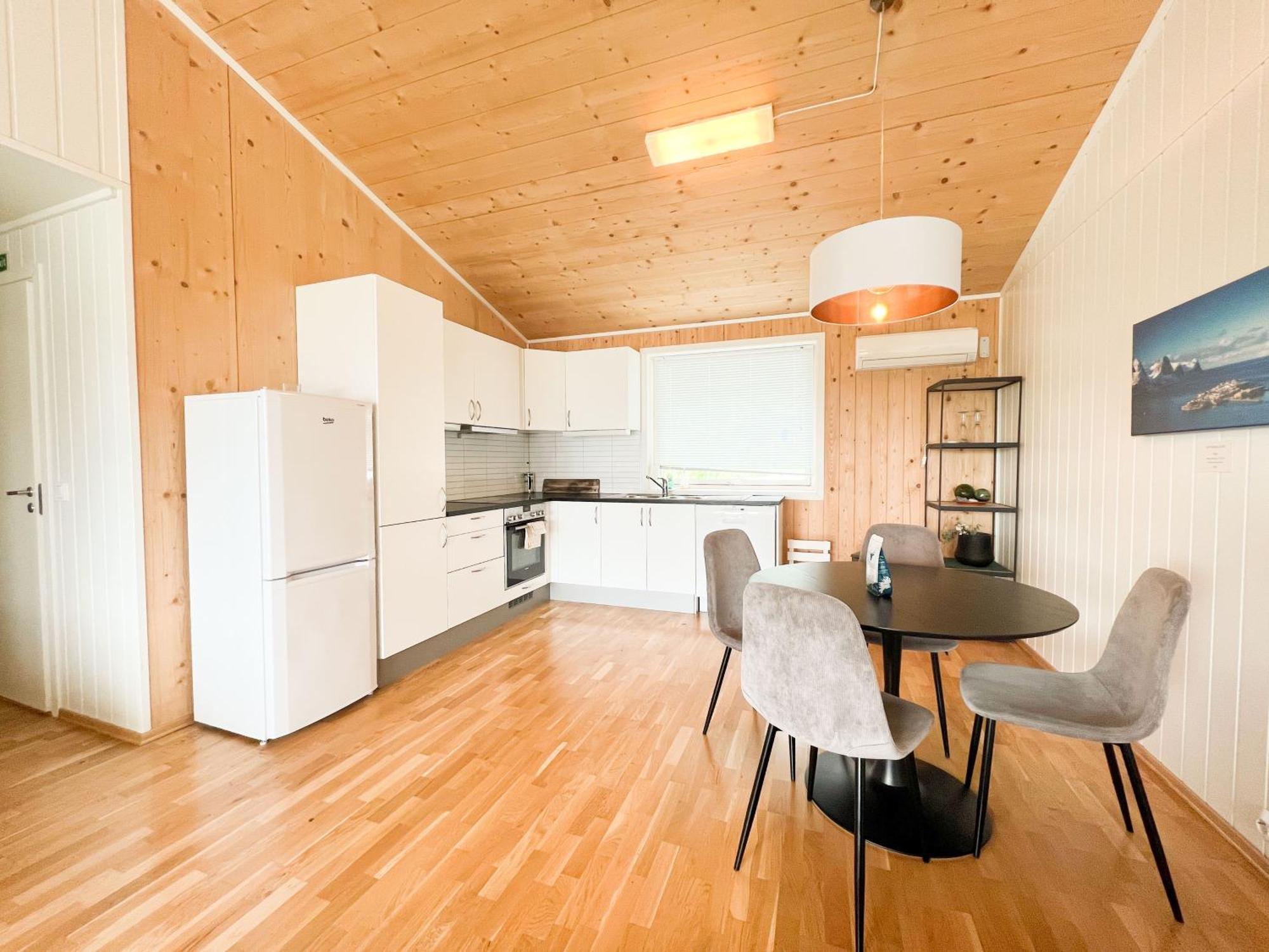 Destination Senja - Stonglandseidet Apartment Bagian luar foto